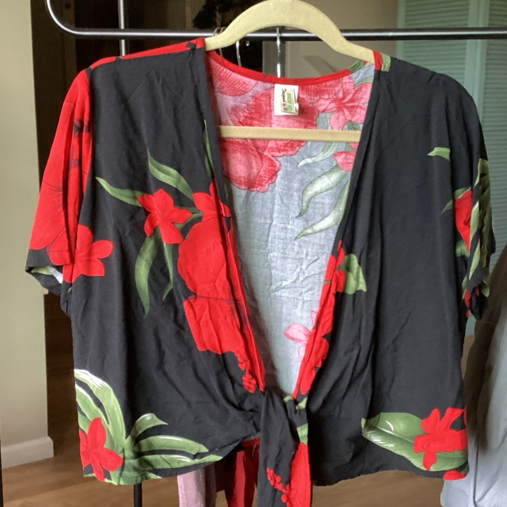 Black Hibiscus Hawaii Tie-Front Kimono Top with Red & Green Print